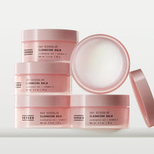 Cargar imagen en el visor de la galería, Versed Day Dissolve Bálsamo Limpiador De Maquillaje Con