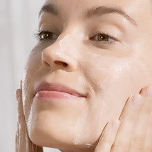 Cargar imagen en el visor de la galería, Tatcha The Deep Cleanse Limpiador Exfoliante Profundo Y