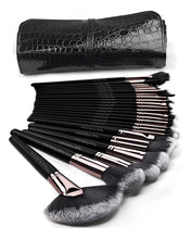 Cargar imagen en el visor de la galería, Real Perfection Juego De 24 Brochas De Maquillaje De Alta