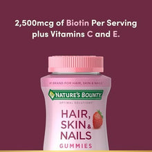Cargar imagen en el visor de la galería, Nature's Bounty Optimal Solutions | Biotina 2500 mcg | Gomitas Fresa | Cabello, Piel y Uñas
