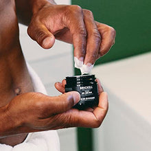 Cargar imagen en el visor de la galería, Brickell Crema revitalizante antienvejecimiento para hombres, crema facial antiarrugas natural y orgánica para reducir líneas finas y arrugas, 2 onzas, sin perfume

