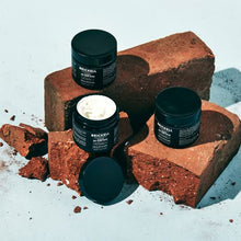 Cargar imagen en el visor de la galería, Brickell Crema revitalizante antienvejecimiento para hombres, crema facial antiarrugas natural y orgánica para reducir líneas finas y arrugas, 2 onzas, sin perfume
