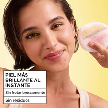Cargar imagen en el visor de la galería, Garnier SkinActive Agua Micelar Vitamina C | 13.5 fl oz | Limpia + Desmaquilla + Ilumina | 1 Paso
