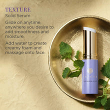 Cargar imagen en el visor de la galería, Tatcha The Serum Stick   Líneas Finas Suaves Y Secas Al
