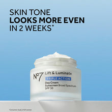 Cargar imagen en el visor de la galería, No7 Lift &amp; Luminate Crema De Día Sin Fragancia De Triple
