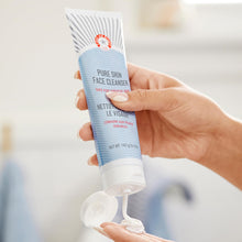 Cargar imagen en el visor de la galería, First Aid Beauty Pure Skin Limpiador Facial Limpiador En
