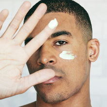 Cargar imagen en el visor de la galería, Brickell Crema Hidratante Facial Con Retinol Para Hombres
