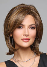 Cargar imagen en el visor de la galería, Raquel Welch Take A Bow Peluca En Capas Con Base Atada A
