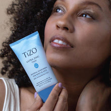 Cargar imagen en el visor de la galería, Tizo Protector Solar Ultra Zinc Tinted SPF 40 Cara y Cuerpo 3.5oz
