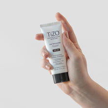 Cargar imagen en el visor de la galería, Tizo Photoceuticals Am Replenish Protector Solar Mineral
