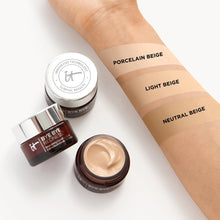 Cargar imagen en el visor de la galería, It Cosmetics Bye Bye Redness Neutralizing Color-correcting
